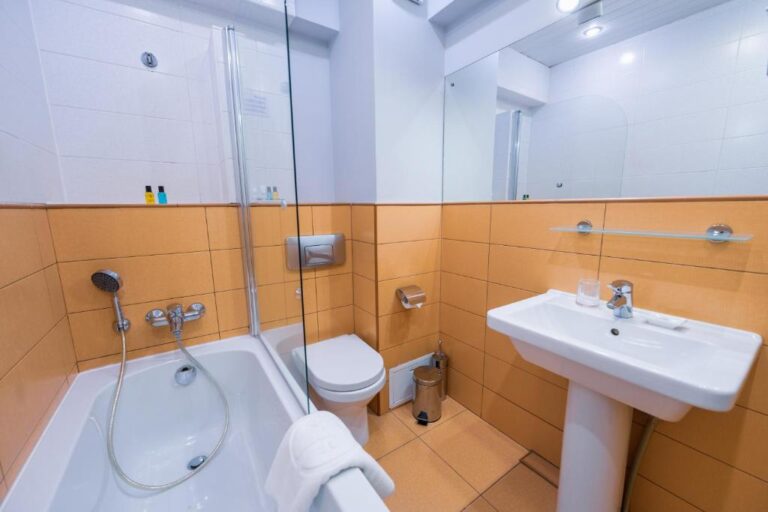 Bathroom of Deluxe Aprtment in Kazzhol Hotel Almaty