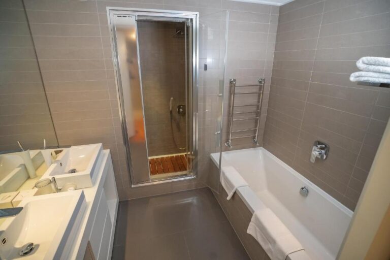 Bathroom of Deluxe Room in Park Hotel Almaty