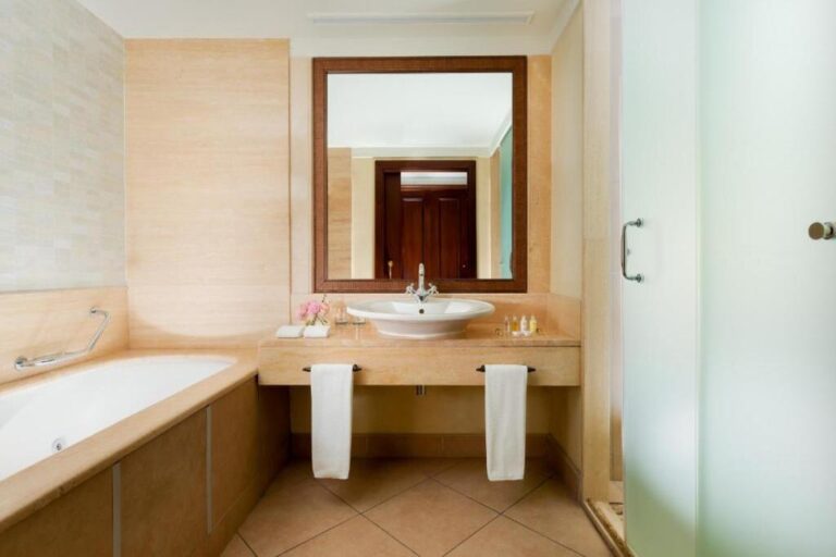 Bathroom of Deluxe Room in Rixos Almaty
