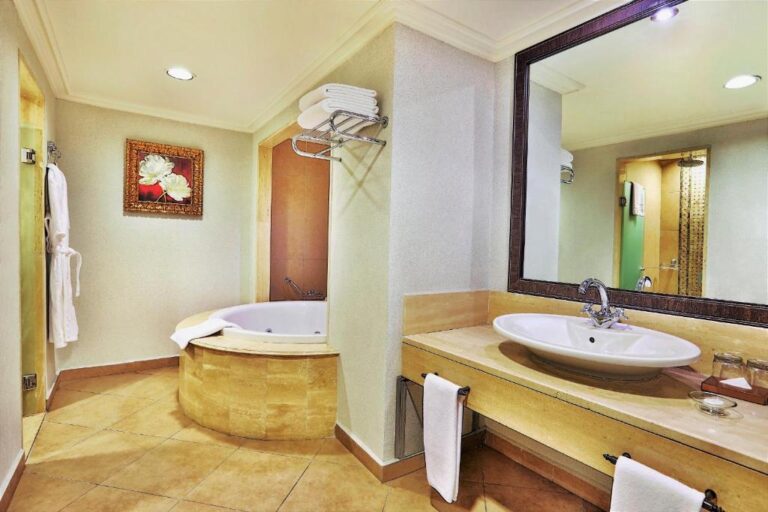 Bathroom of Deluxe Suite in Rixos Almaty