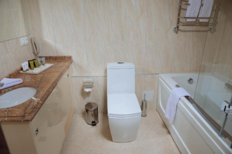 Bathroom of Deluxe room in Garden Park Inn Almaty