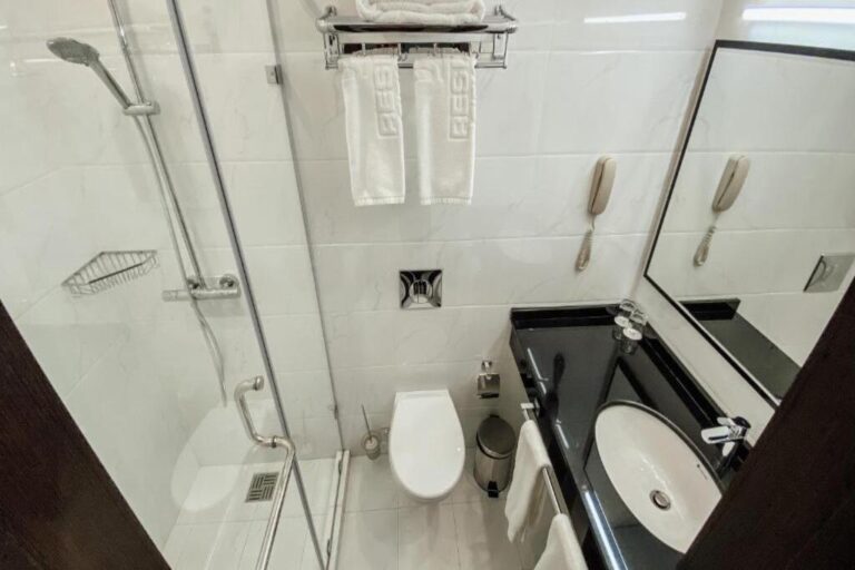 Bathroom of Deluxe room in Resident city hotel