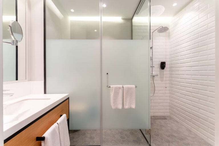Bathroom of Family room in Sadu hotel
