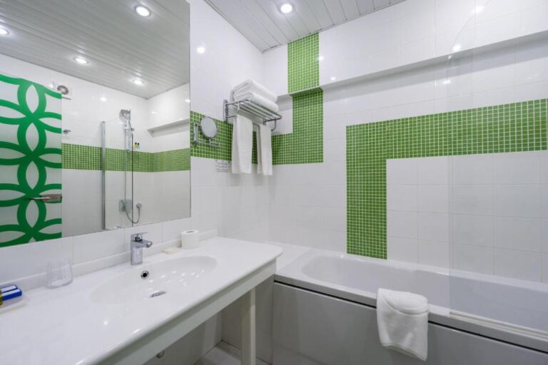 Bathroom of Junior suite in Kazzhol Hotel Almaty