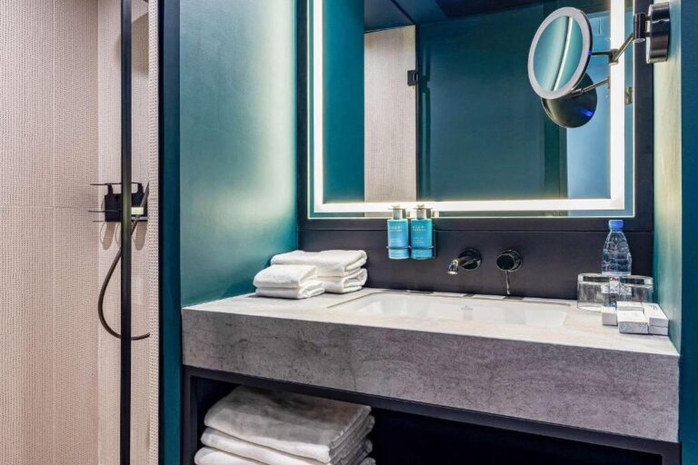 Bathroom of One bedroom apartment Novotel Almaty
