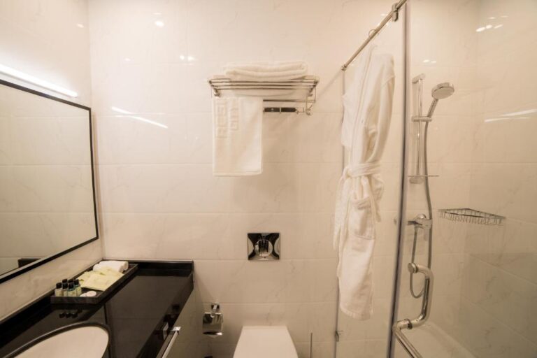 Bathroom of Standard twin room in Resident city Hotel