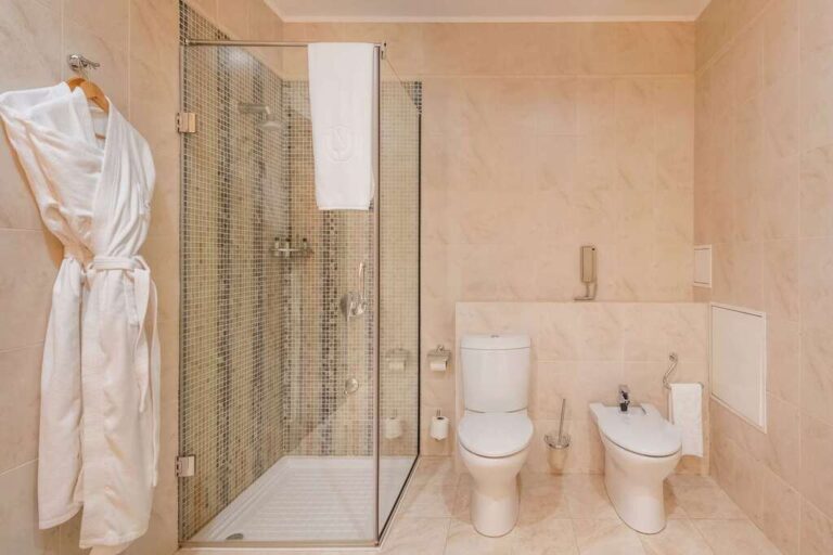 Bathroom of Superior Room in Royal Tulip Almaty