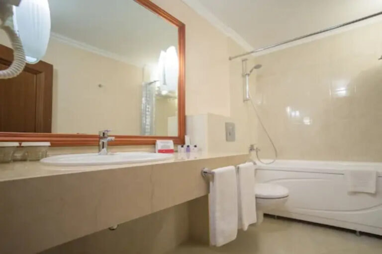 Bathroom of deluxe room Ramada Almaty