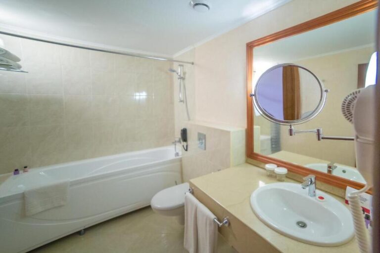 Bathroom of standard Room Ramada Almaty