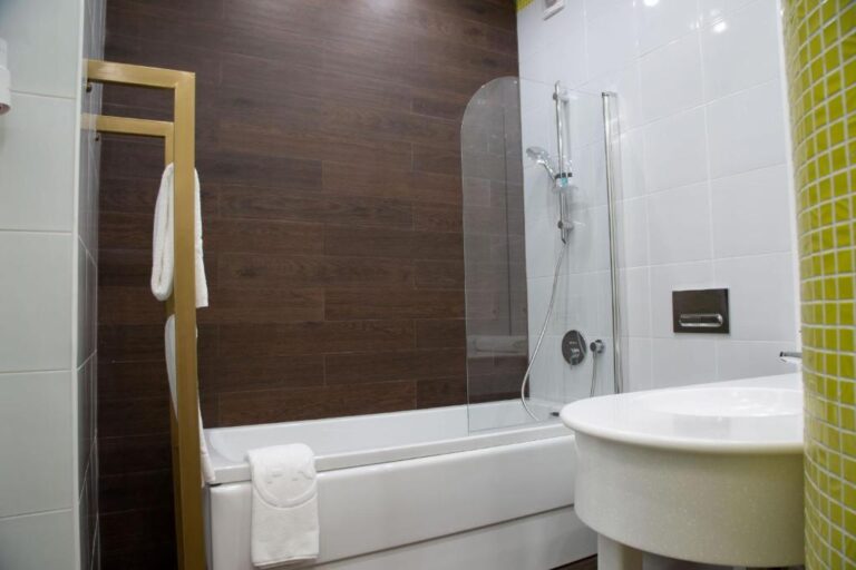 Bathroom of standard Room in Kazzol park Hotel