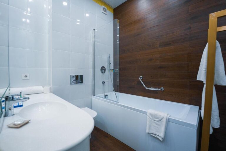 Bathroom of suite with Terrace in Kazzhol park Hotel