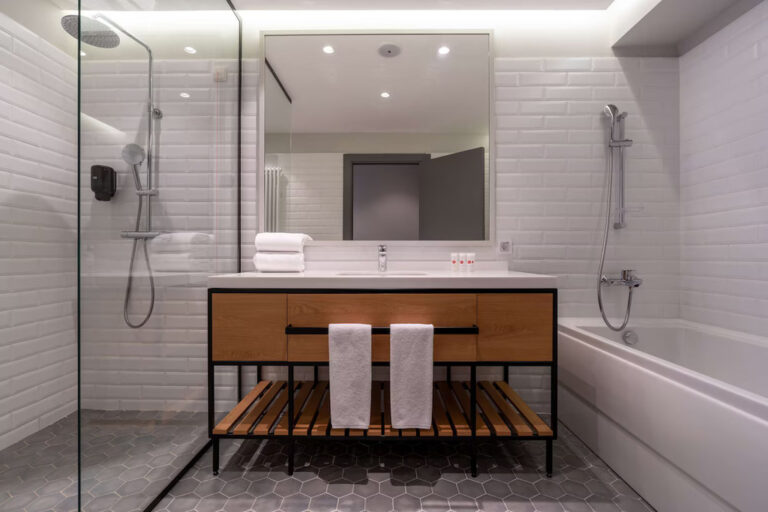 Bathroom of superior room in Sadu hotel