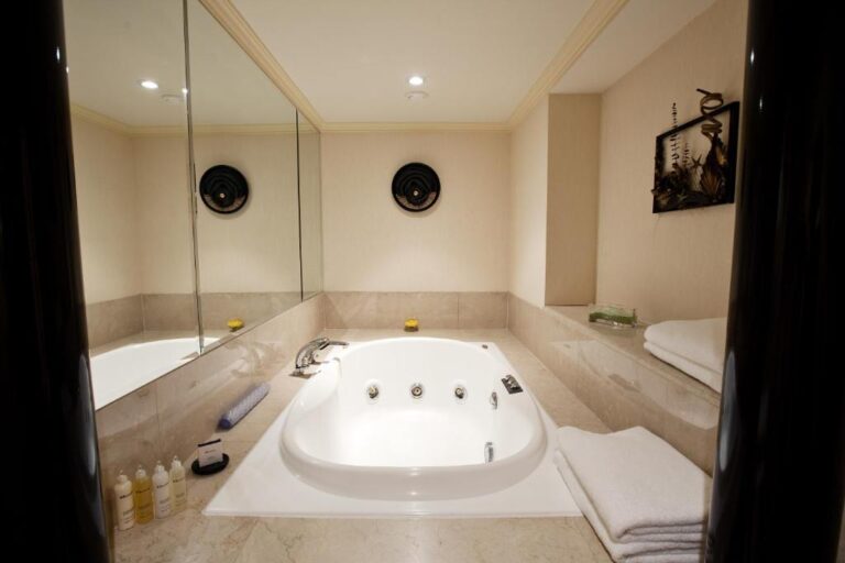 Bathtub in Presidential Suite in InterContinental Almaty