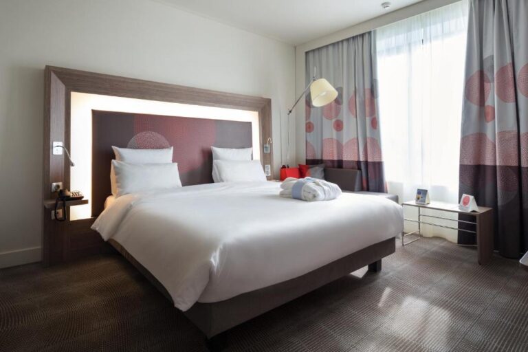 Bedroom of Junior suite in Novotel Almaty City Center
