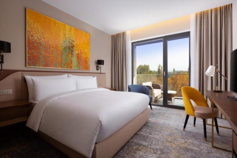 Classic Room with Mountain View