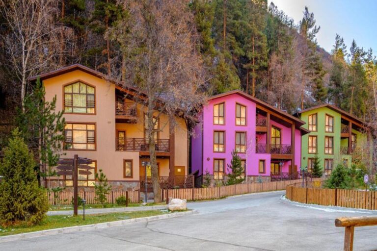 Cottages in Oi-Qaragai Mountain Resort