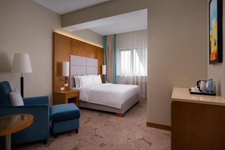Deluxe King Guest room in Hilton Almaty