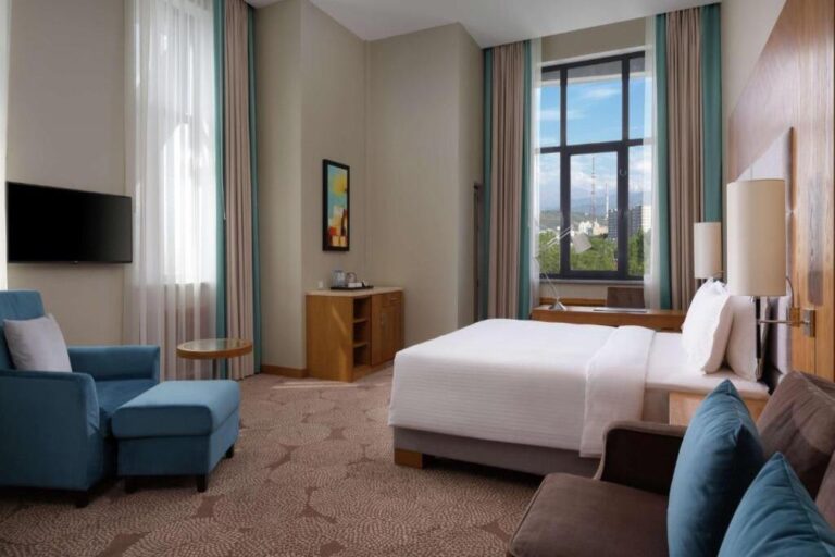 Deluxe King Guest room in Hilton Almaty