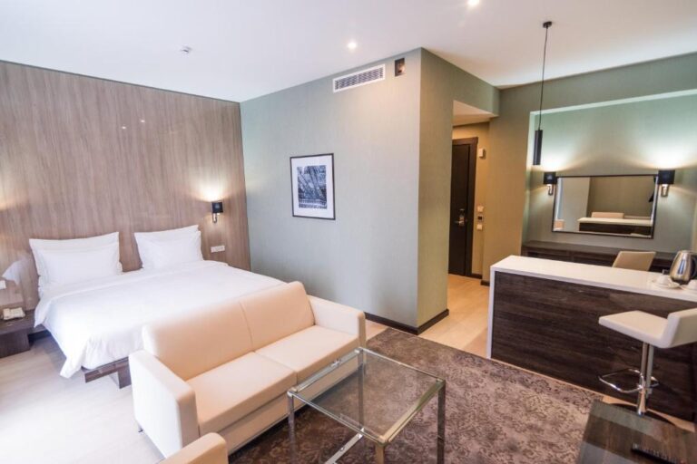 Deluxe room in Resident city Hotel