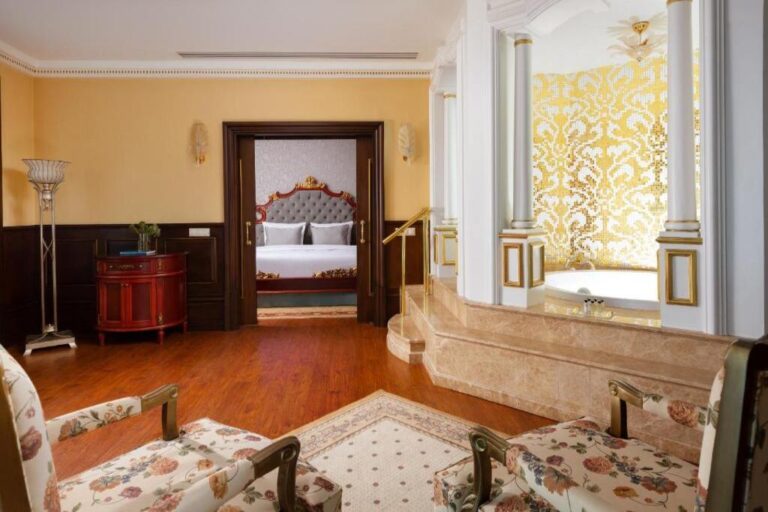 Jacuzzi in Presidential Suite in Rixos Almaty