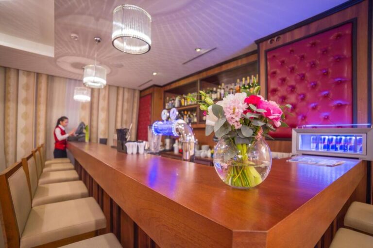 Lounge Bar in Ramada Almaty